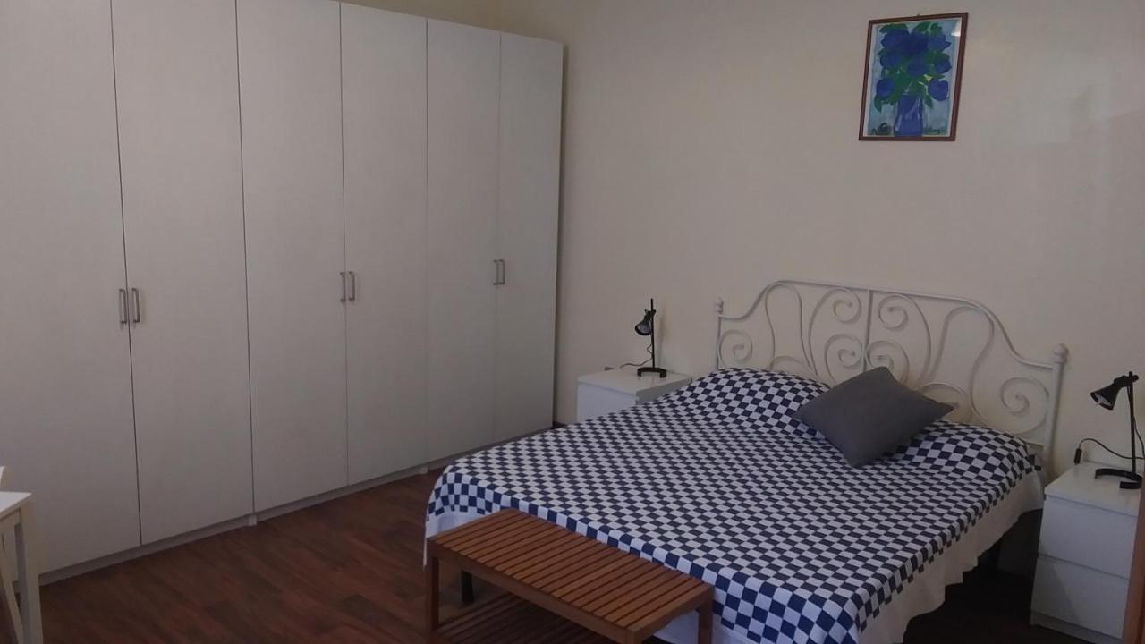 Camera Matrimoniale/Doppia con Letti Singoli con Bagno in Comune